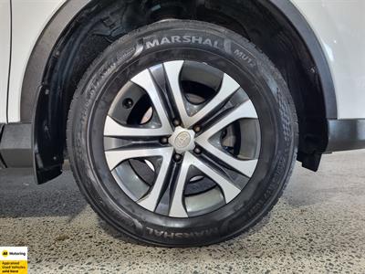 2017 Toyota RAV4 - Thumbnail