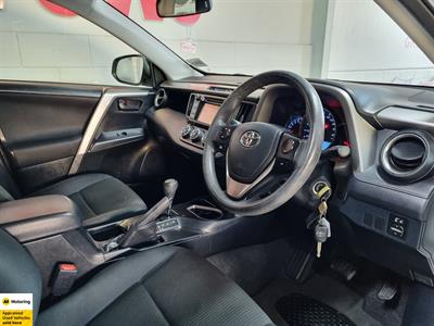 2017 Toyota RAV4 - Thumbnail