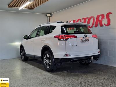 2017 Toyota RAV4 - Thumbnail
