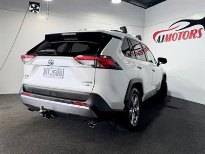 2021 Toyota RAV4 - Thumbnail
