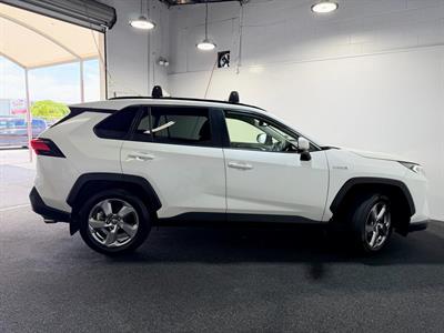 2021 Toyota RAV4 - Thumbnail