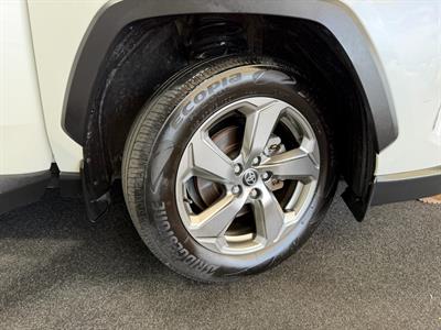 2021 Toyota RAV4 - Thumbnail