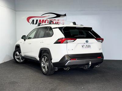 2021 Toyota RAV4 - Thumbnail