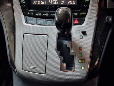 2012 Toyota Vellfire - Thumbnail