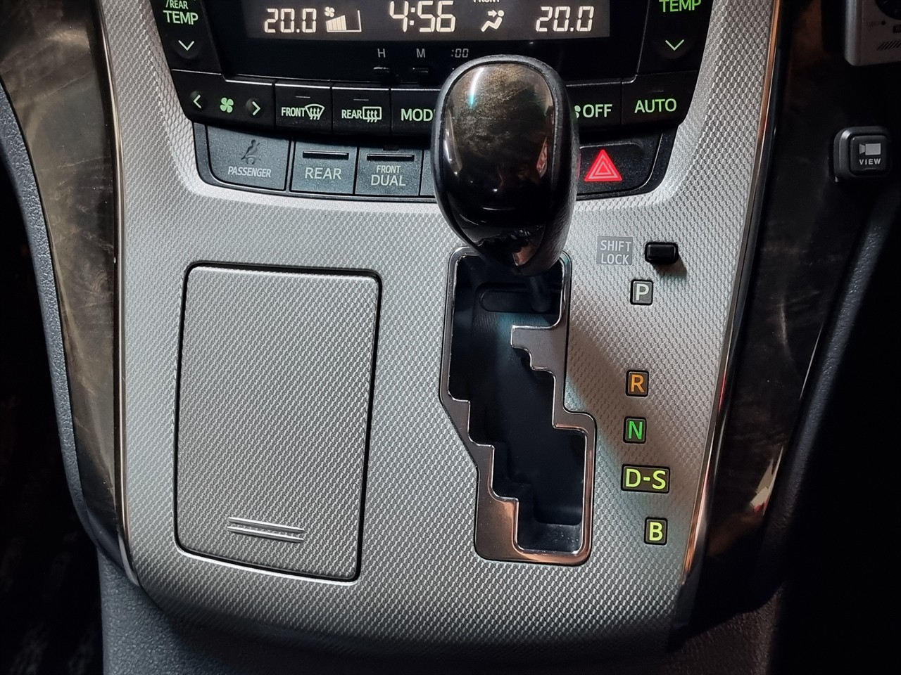 2012 Toyota Vellfire