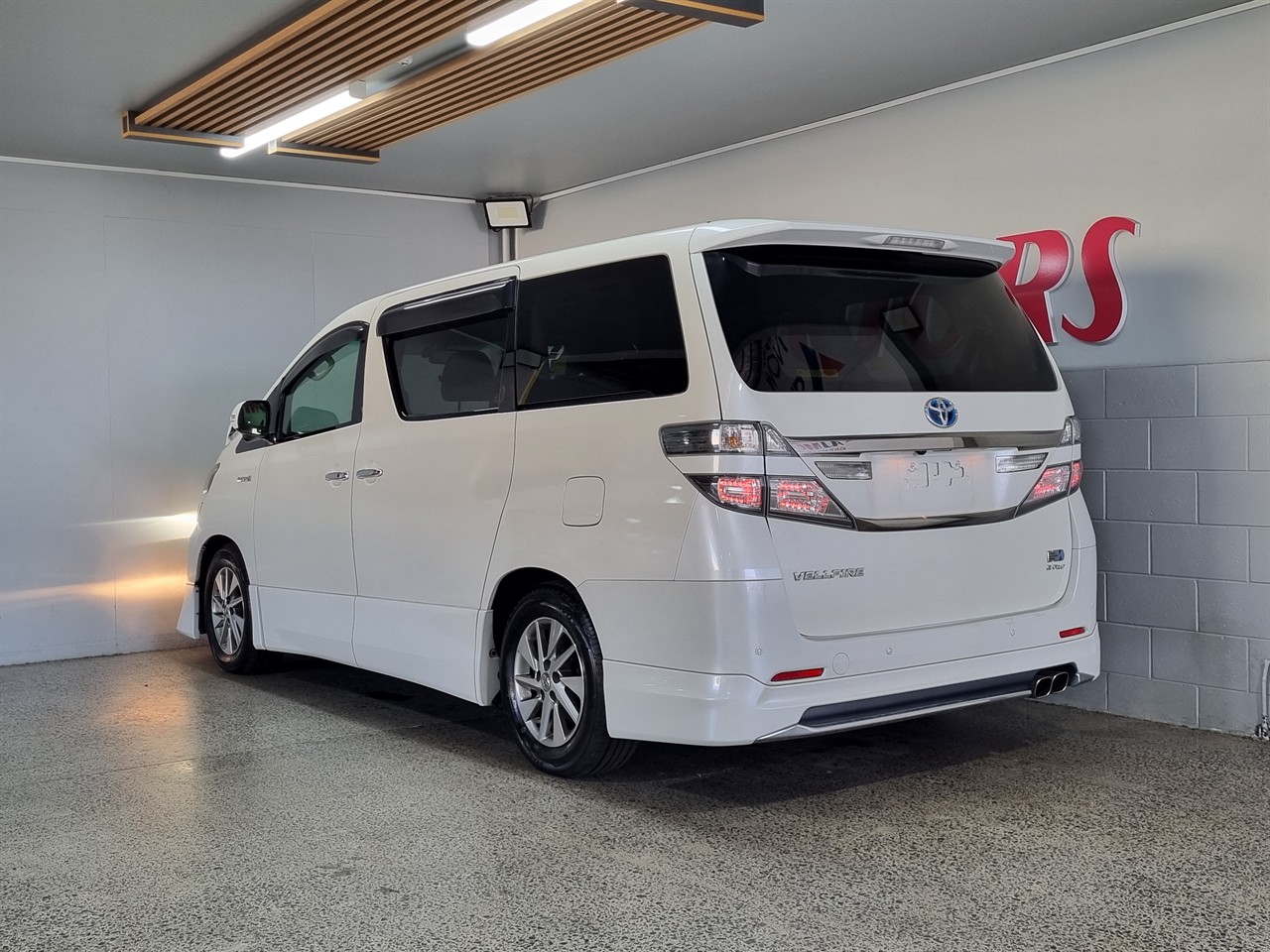 2012 Toyota Vellfire