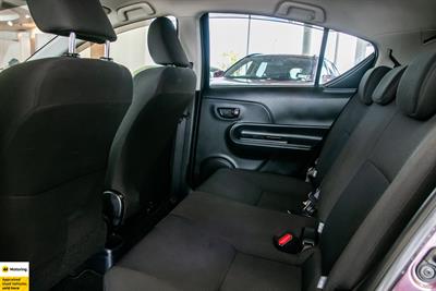 2015 Toyota Aqua - Thumbnail