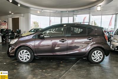 2015 Toyota Aqua - Thumbnail