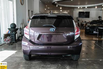 2015 Toyota Aqua - Thumbnail