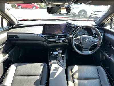 2022 Lexus UX250H - Thumbnail