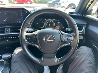 2022 Lexus UX250H - Thumbnail