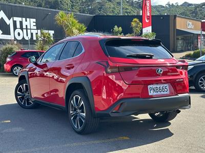 2022 Lexus UX250H - Thumbnail