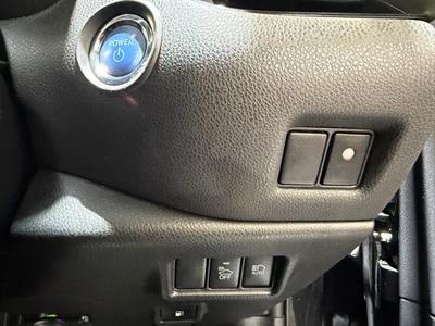 2017 Toyota C-HR - Thumbnail