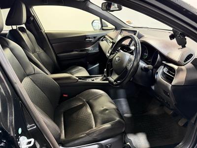 2017 Toyota C-HR - Thumbnail