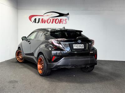 2017 Toyota C-HR - Thumbnail