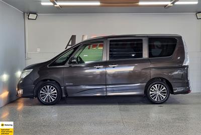 2014 Nissan Serena - Thumbnail