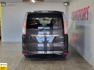2014 Nissan Serena - Thumbnail