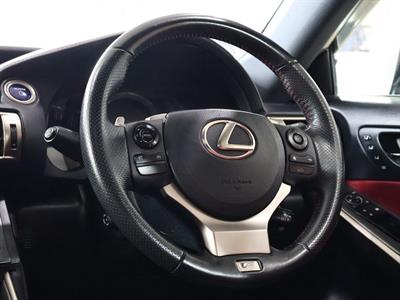 2015 Lexus IS 300h - Thumbnail