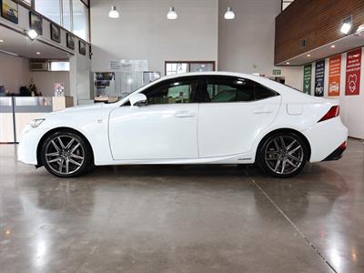 2015 Lexus IS 300h - Thumbnail