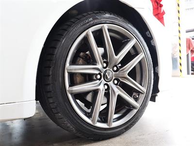 2015 Lexus IS 300h - Thumbnail