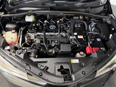 2017 Toyota C-HR - Thumbnail