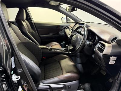 2017 Toyota C-HR - Thumbnail
