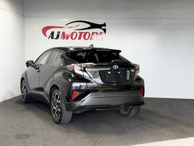 2017 Toyota C-HR - Thumbnail