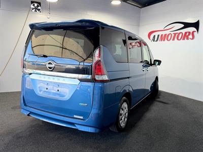 2017 Nissan Serena - Thumbnail