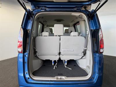 2017 Nissan Serena - Thumbnail