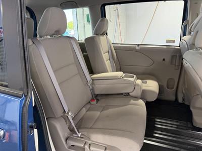 2017 Nissan Serena - Thumbnail