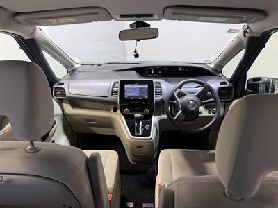 2017 Nissan Serena - Thumbnail