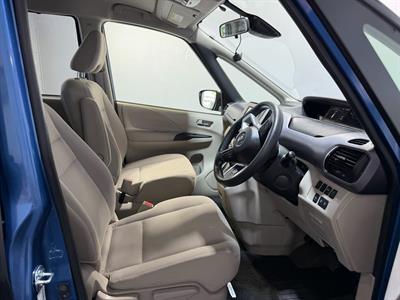 2017 Nissan Serena - Thumbnail