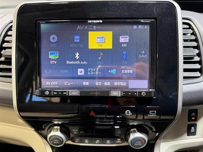 2017 Nissan Serena - Thumbnail