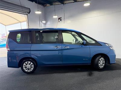 2017 Nissan Serena - Thumbnail