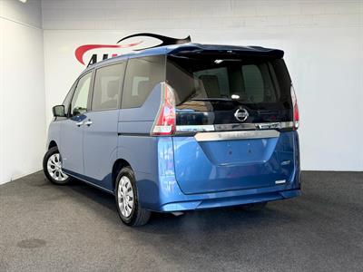 2017 Nissan Serena - Thumbnail