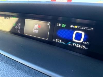 2016 Toyota Prius - Thumbnail