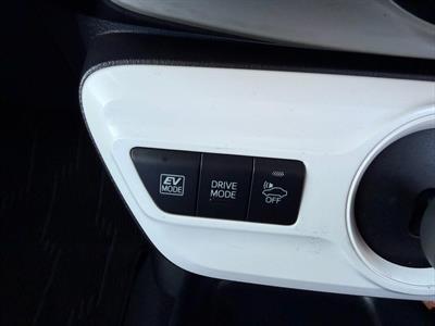 2016 Toyota Prius - Thumbnail