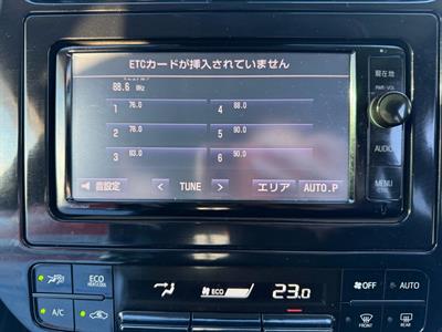 2016 Toyota Prius - Thumbnail