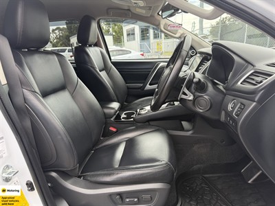 2022 Mitsubishi Pajero Sport - Thumbnail