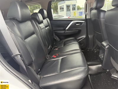 2022 Mitsubishi Pajero Sport - Thumbnail