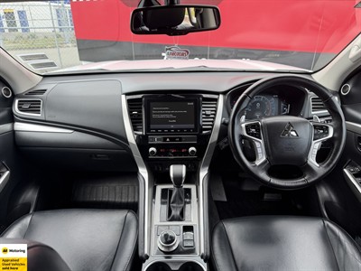 2022 Mitsubishi Pajero Sport - Thumbnail