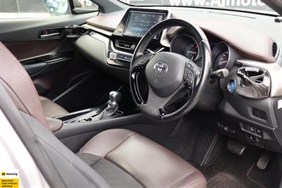 2017 Toyota C-HR - Thumbnail