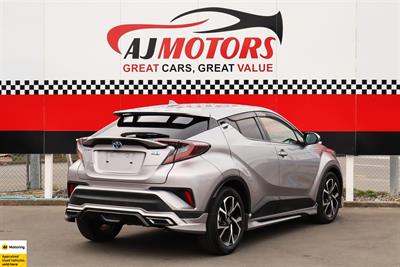 2017 Toyota C-HR - Thumbnail