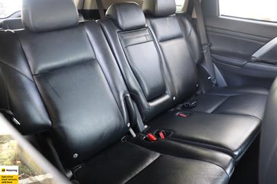 2023 Mitsubishi Pajero Sport - Thumbnail