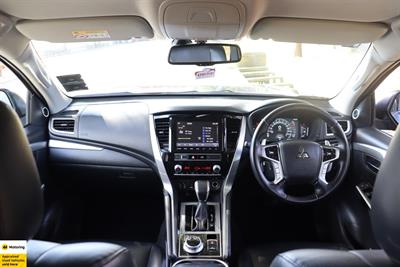 2023 Mitsubishi Pajero Sport - Thumbnail