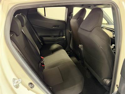 2017 Toyota C-HR - Thumbnail