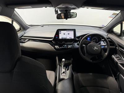 2017 Toyota C-HR - Thumbnail