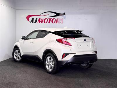 2017 Toyota C-HR - Thumbnail