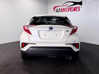 2017 Toyota C-HR - Thumbnail