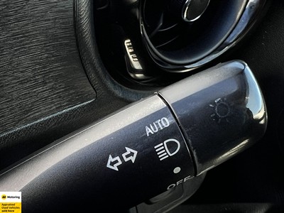 2015 Toyota Aqua - Thumbnail